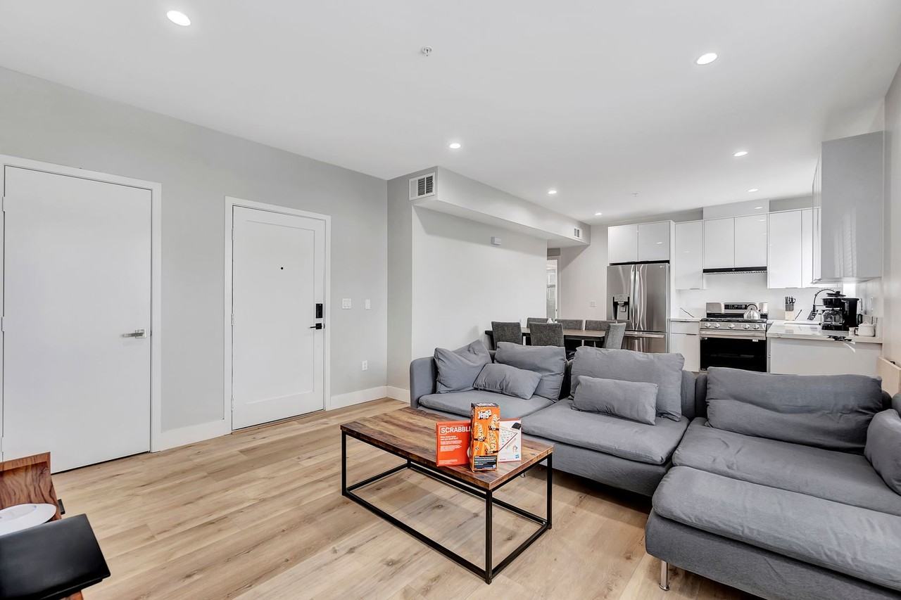 MH 546 N Harvard Blvd - Photo 2 of 14