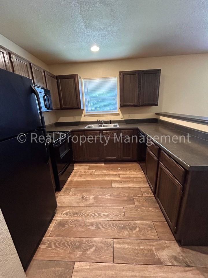 324 South 12th Street - Photo 5 of 13