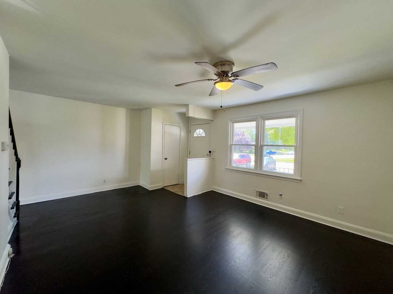 1030 Winsford Rd - Photo 2 of 27