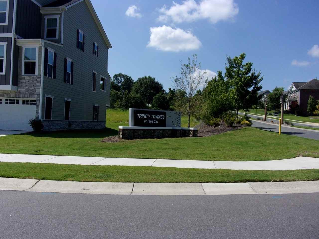 418 Lahinch Dr - Photo 3 of 36