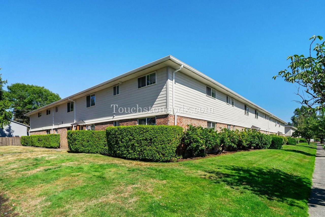 Beaverton Garden Court Apartments - Photo 2 of 50