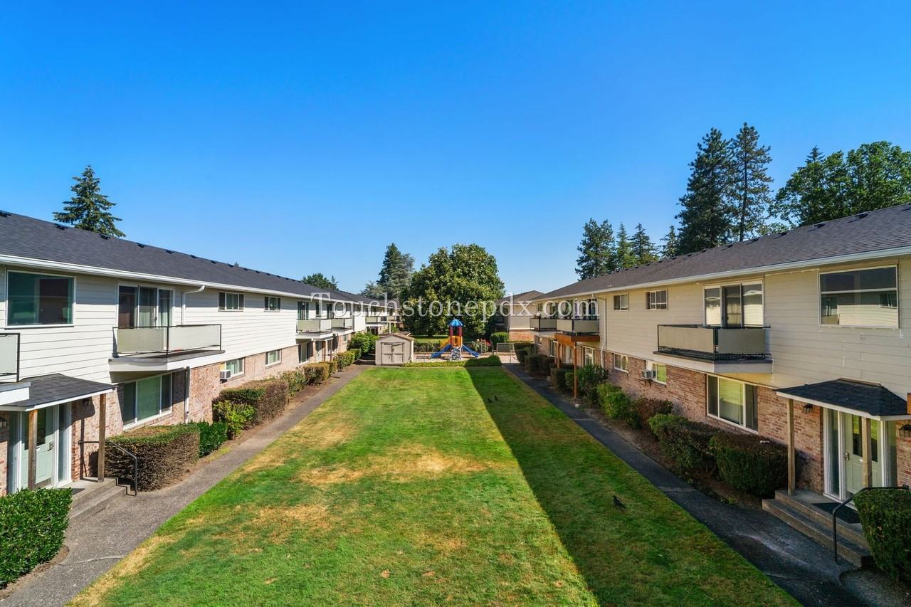 Beaverton Garden Court Apartments - Photo 3 of 50