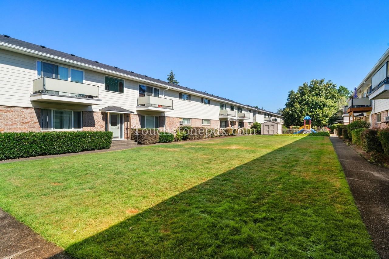 Beaverton Garden Court Apartments - Photo 4 of 50