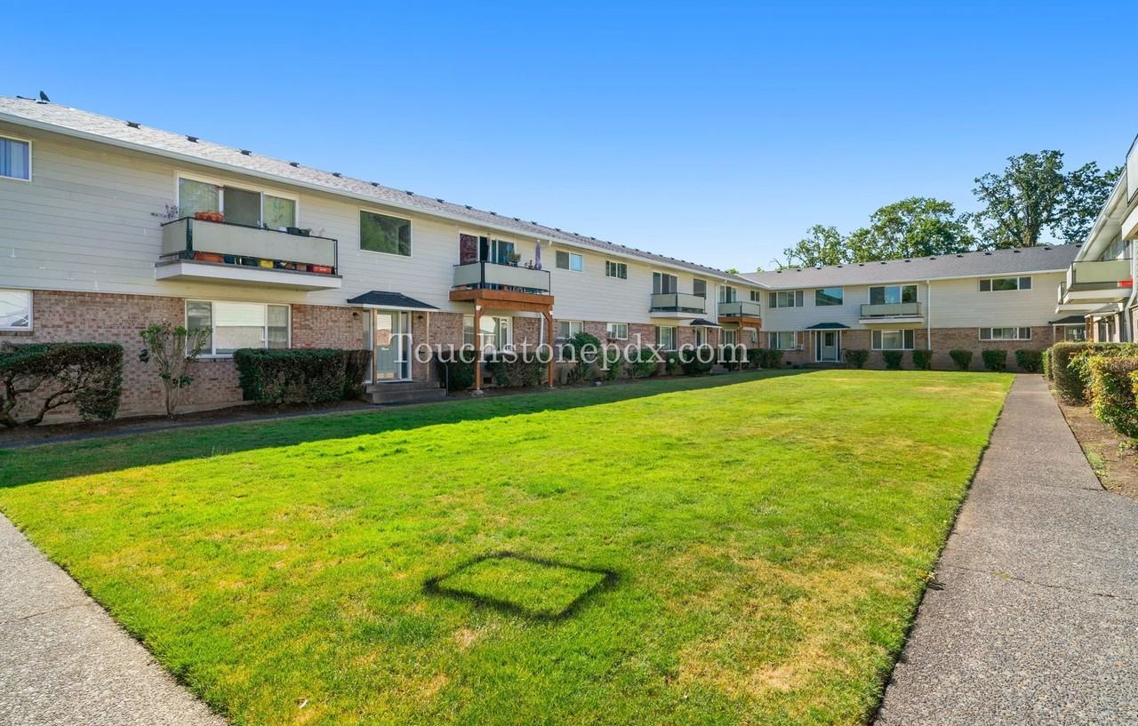 Beaverton Garden Court Apartments - Photo 5 of 50