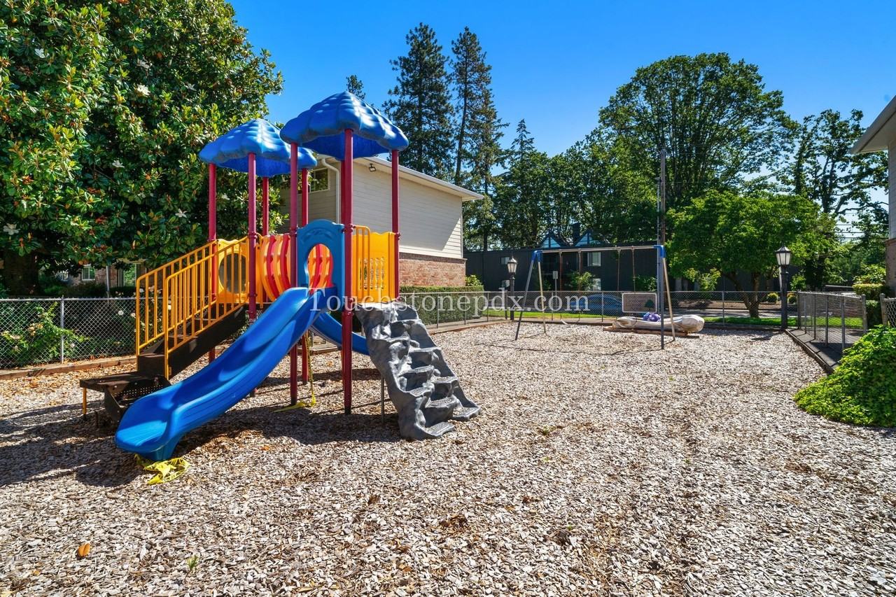 Beaverton Garden Court Apartments - Photo 7 of 50