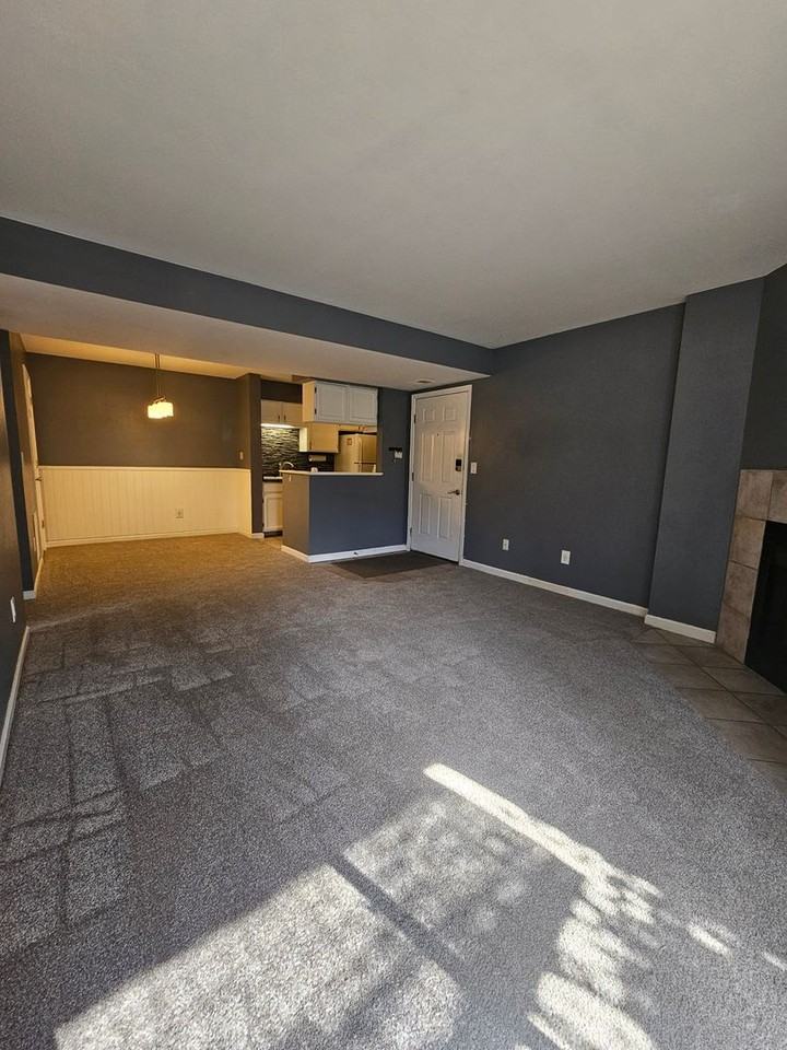4656 White Rock Cir #7 - Photo 2 of 14