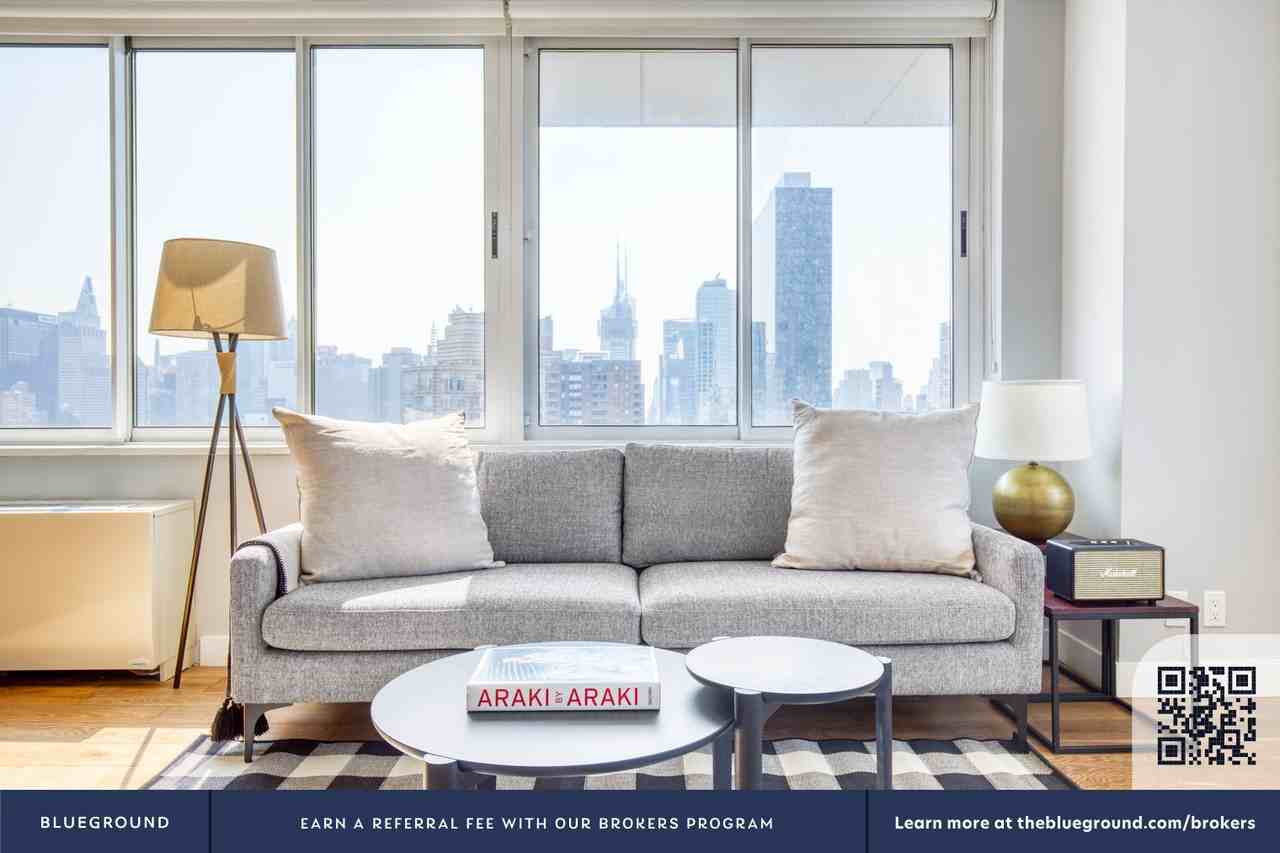 560 West 43rd Street - Photo 5 of 50