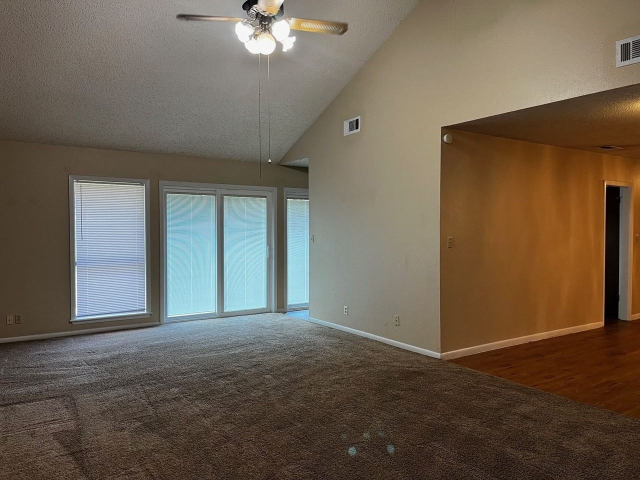 211 Taos Dr - Photo 3 of 11