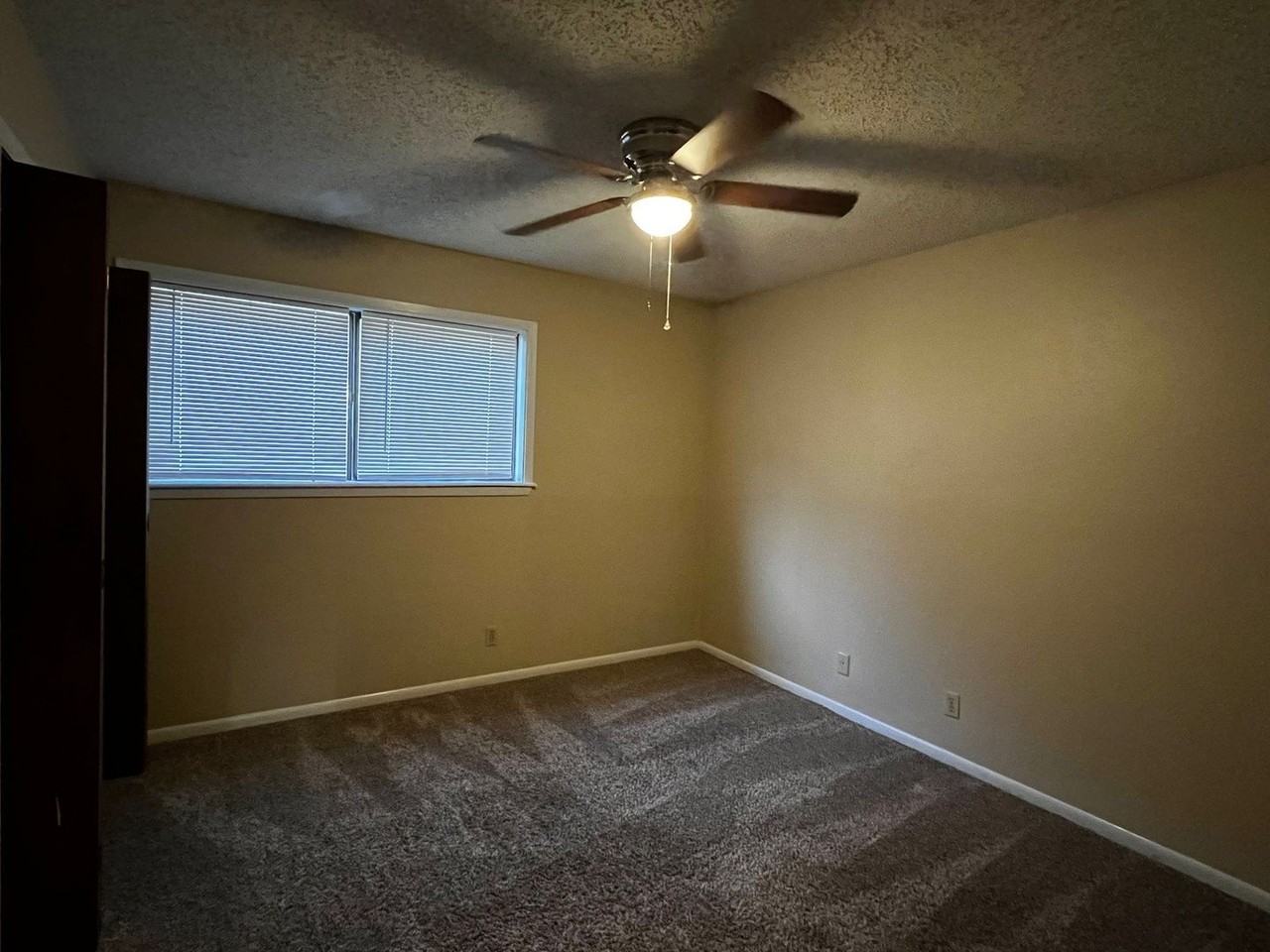 211 Taos Dr - Photo 4 of 11