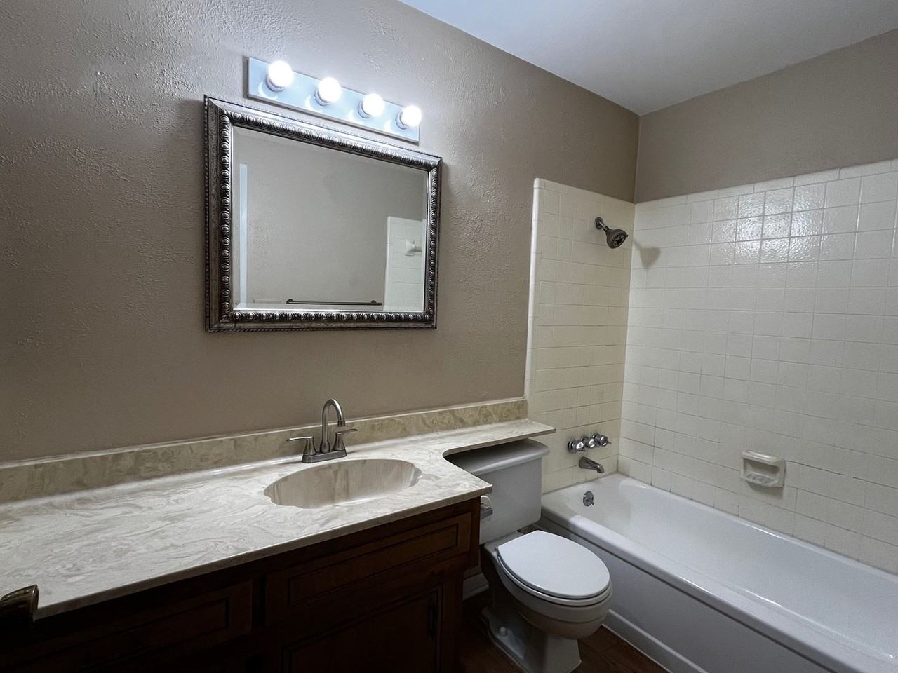 211 Taos Dr - Photo 5 of 11