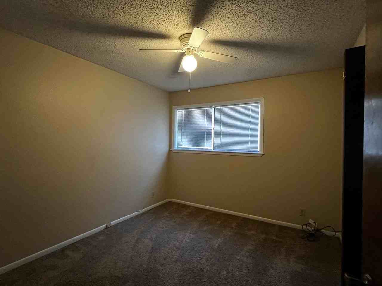 211 Taos Dr - Photo 6 of 11