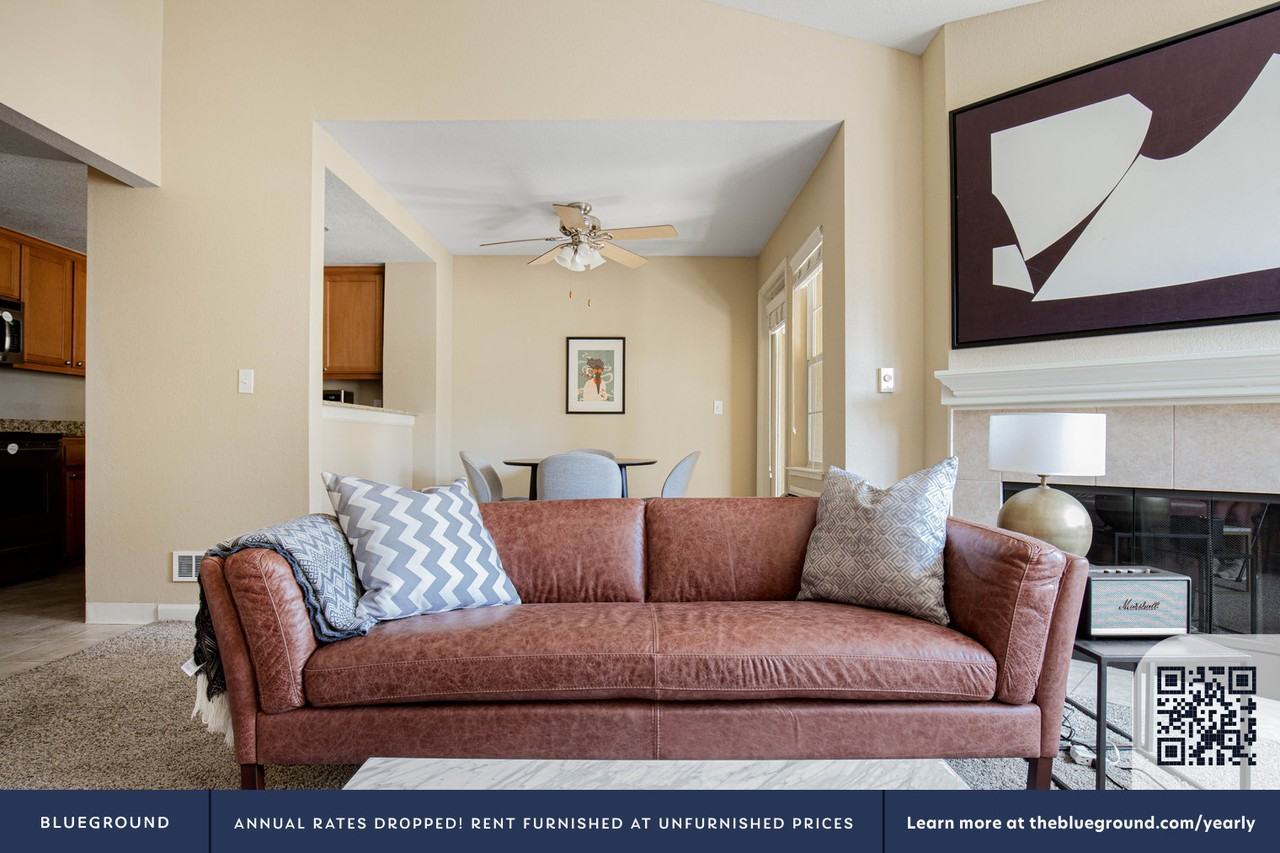 1570 Vista Club Cir #514 - Photo 4 of 33