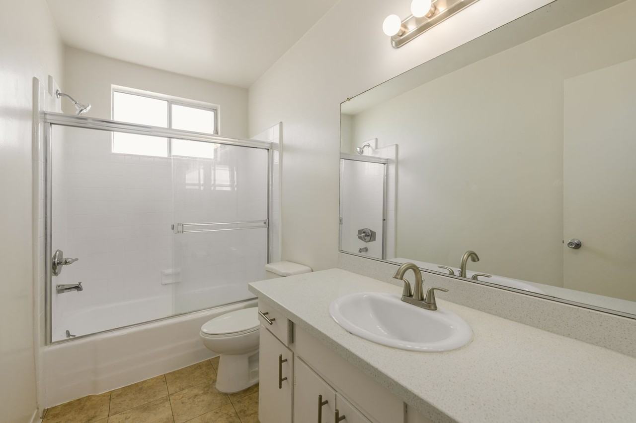 1808 N Harvard Blvd - Photo 7 of 50