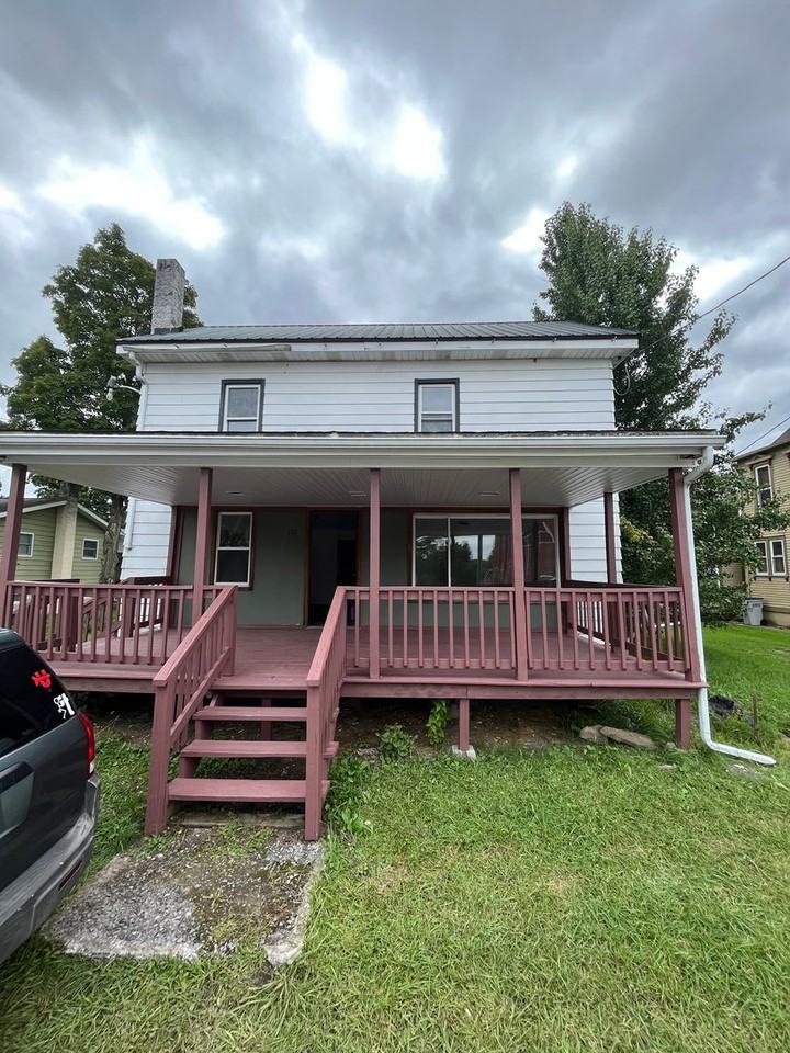 112 Beach St - Photo 2 of 20