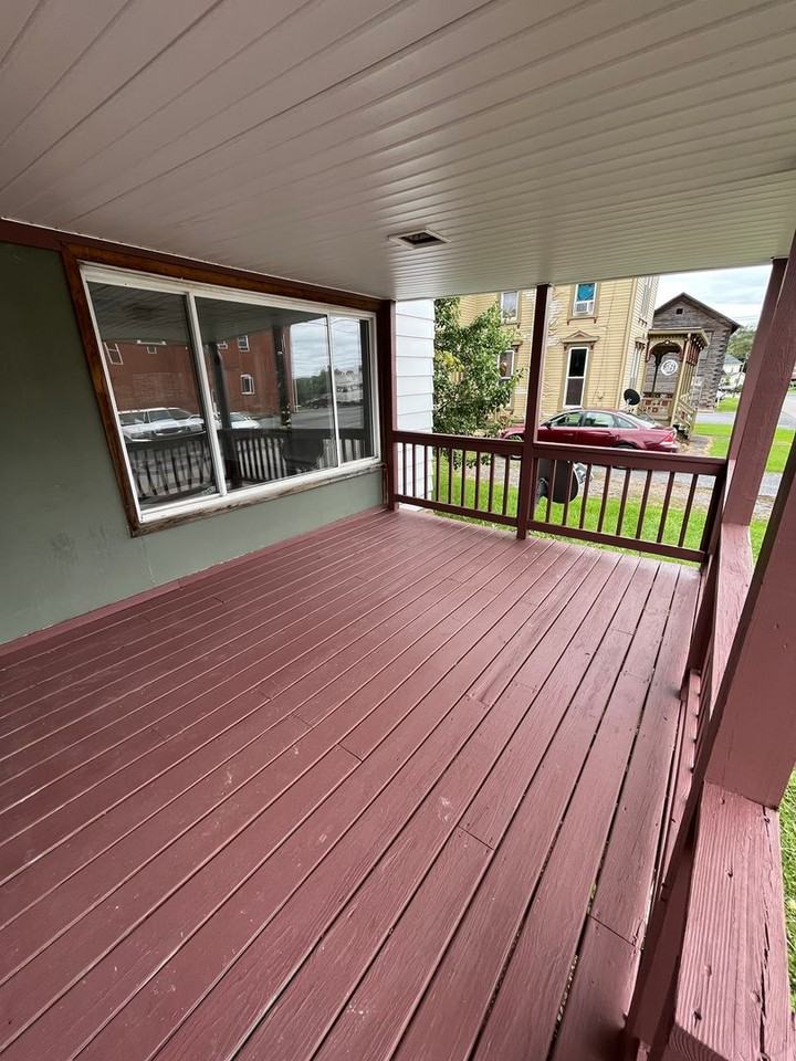 112 Beach St - Photo 3 of 20