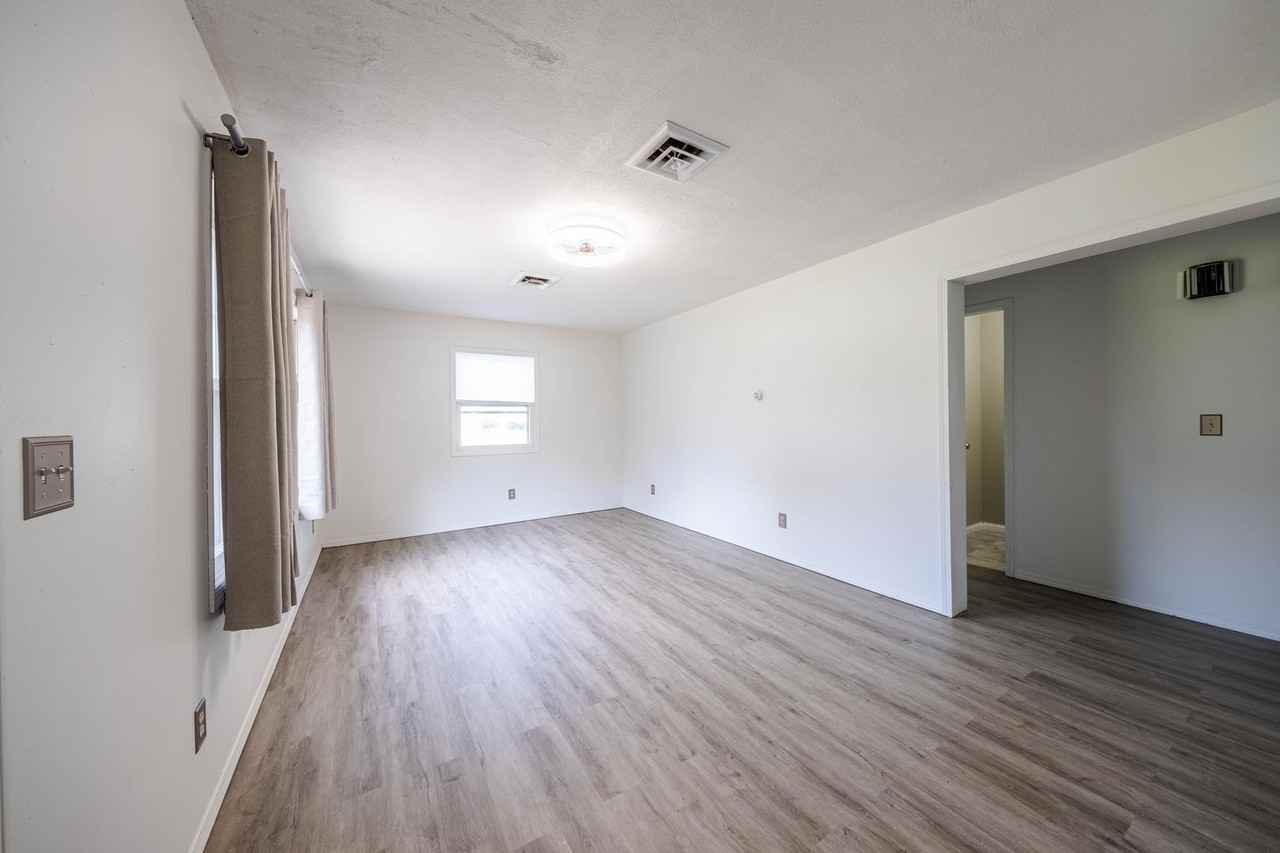 206 Wesley Ave - Photo 6 of 13
