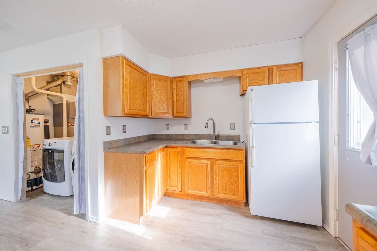 206 Wesley Ave - Photo 5 of 13