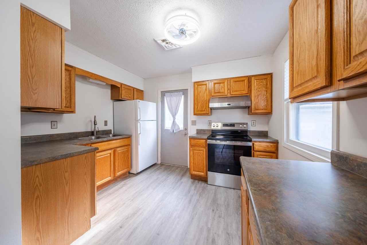 206 Wesley Ave - Photo 3 of 13
