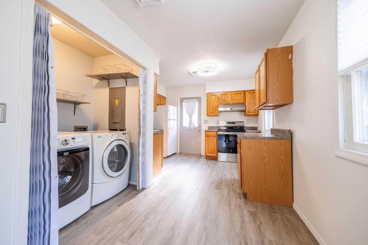206 Wesley Ave - Photo 4 of 13