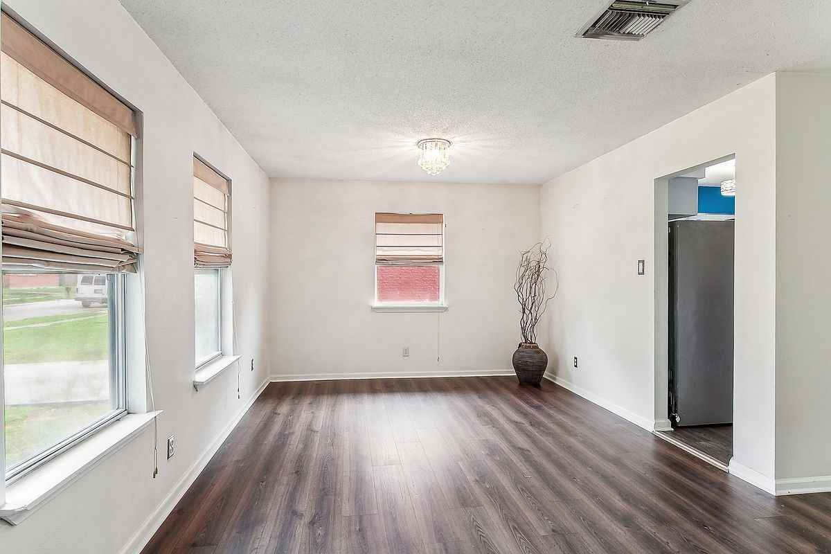 5400 Chatham Dr - Photo 2 of 15