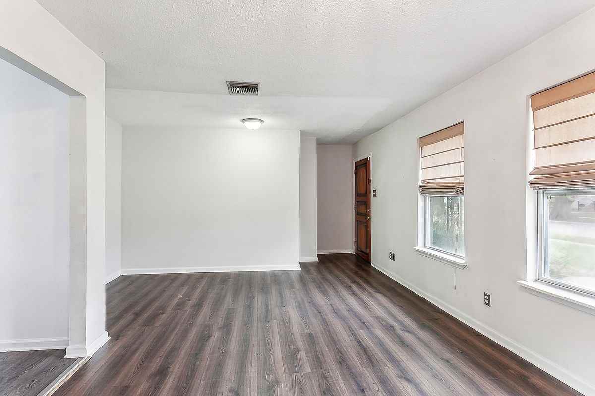 5400 Chatham Dr - Photo 3 of 15