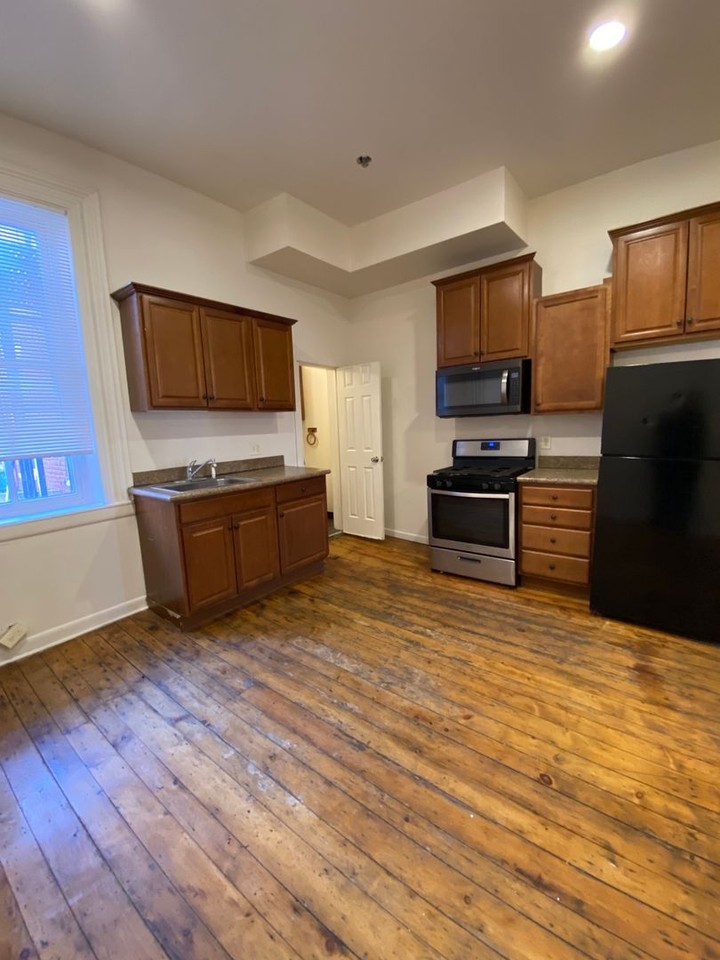 136 E Walnut St - Photo 3 of 14