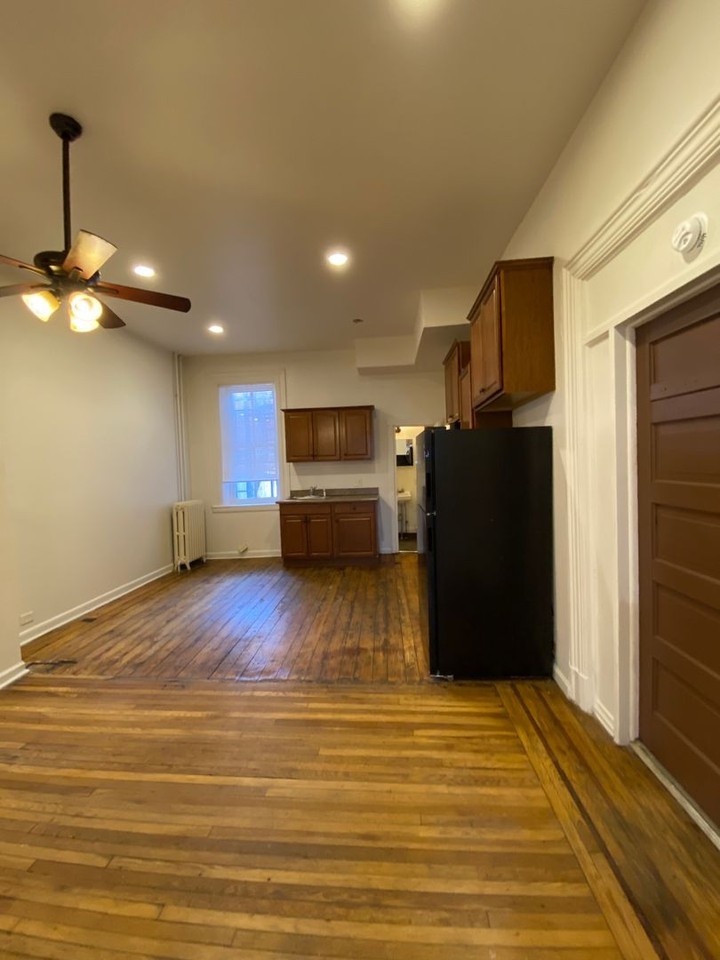 136 E Walnut St - Photo 4 of 14