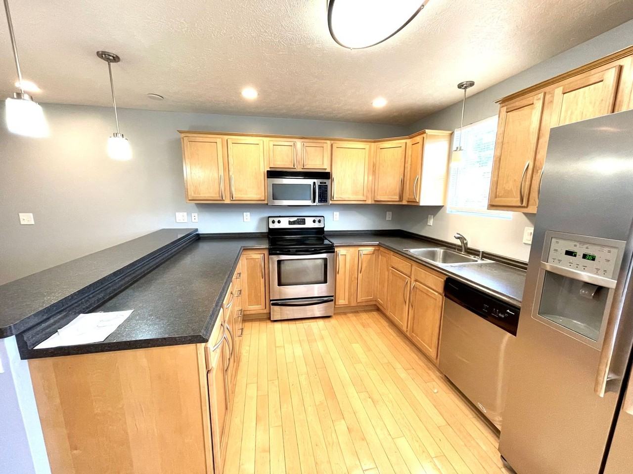 421 Augusta St - Photo 7 of 37