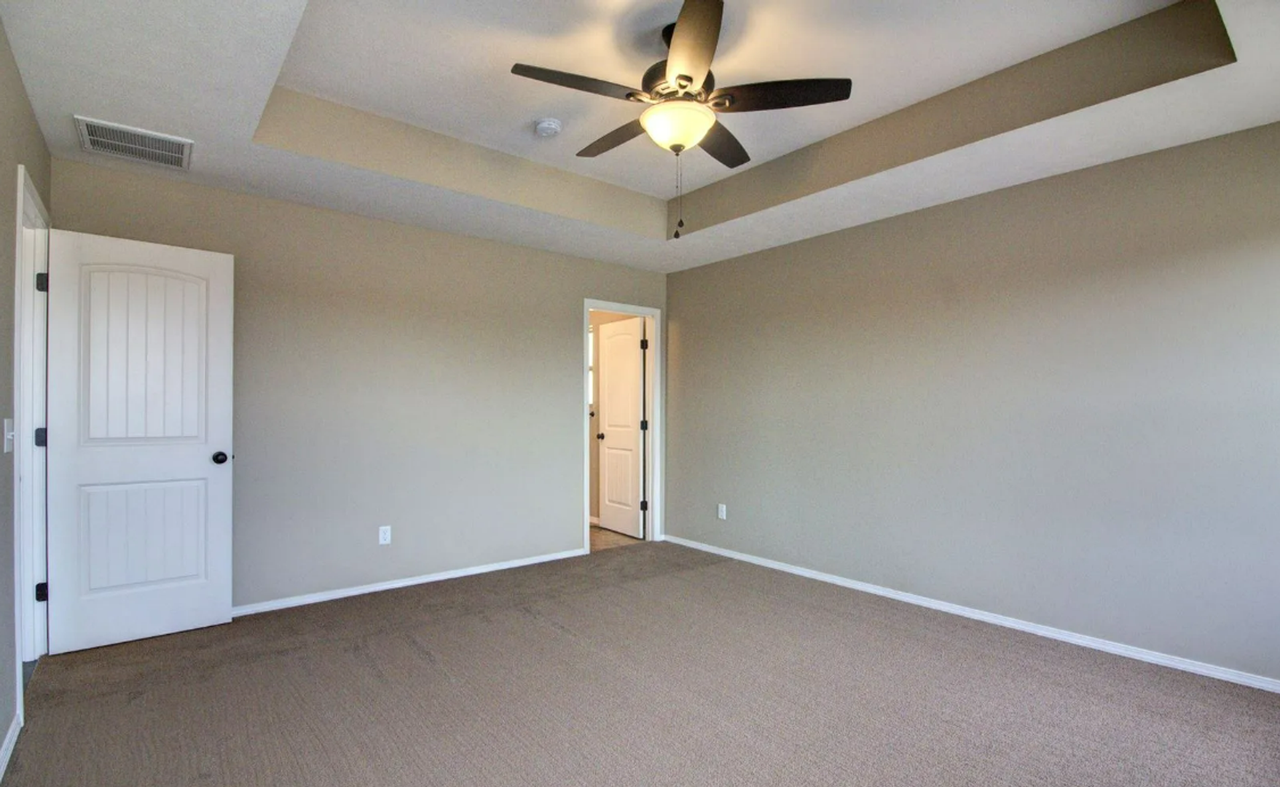 840 S Waco Ave - Photo 4 of 10