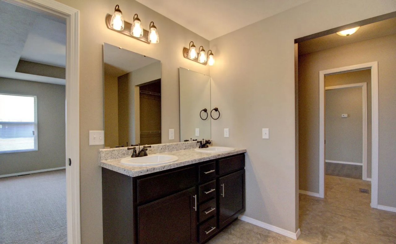 840 S Waco Ave - Photo 5 of 10