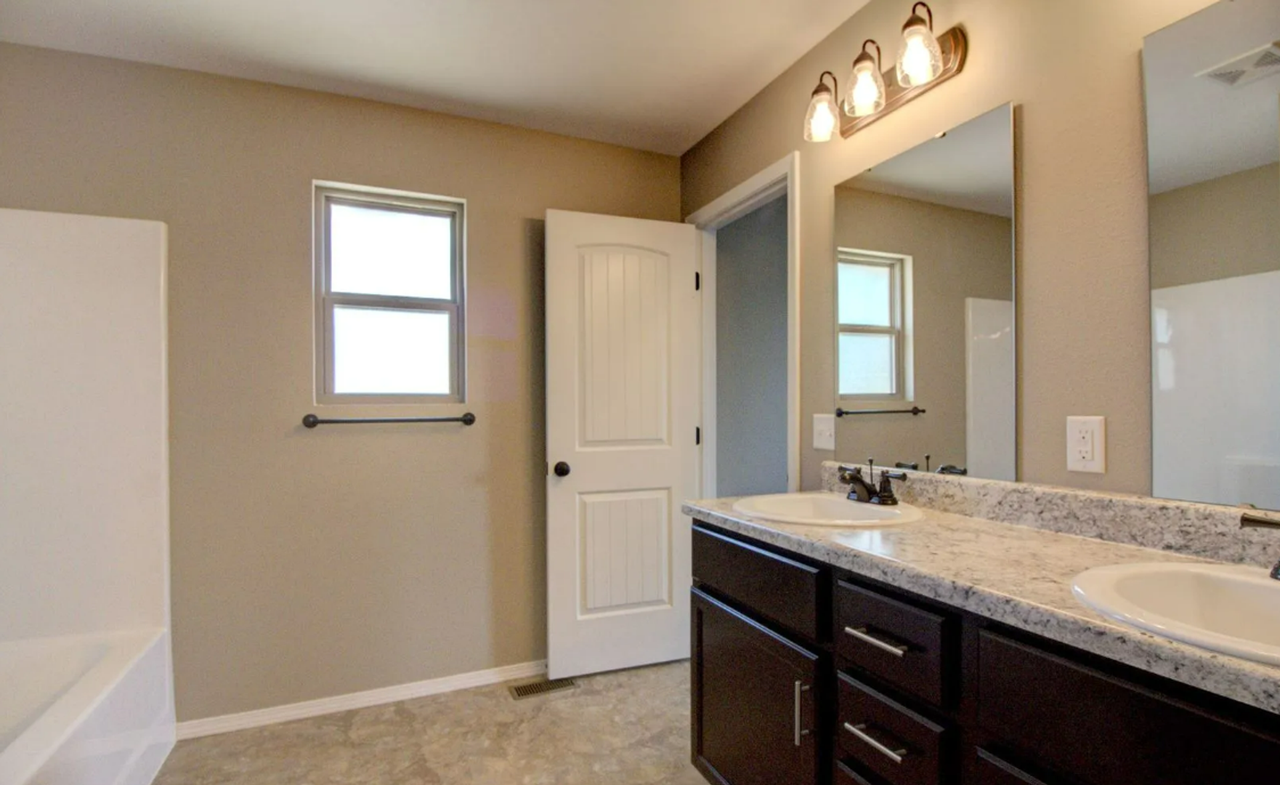 840 S Waco Ave - Photo 6 of 10