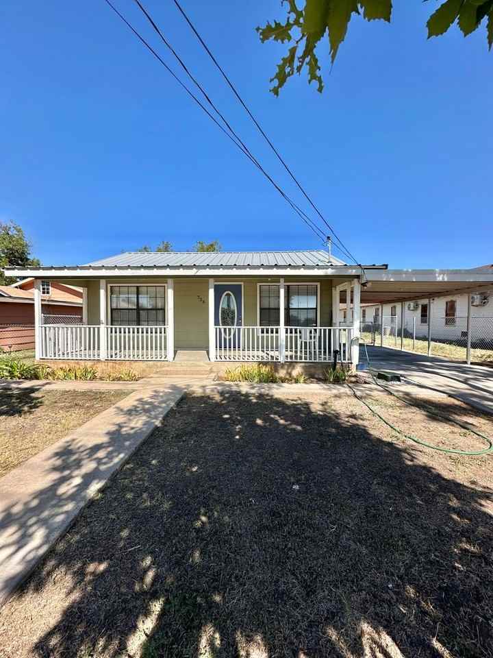 726 Rust St - Photo 3 of 4