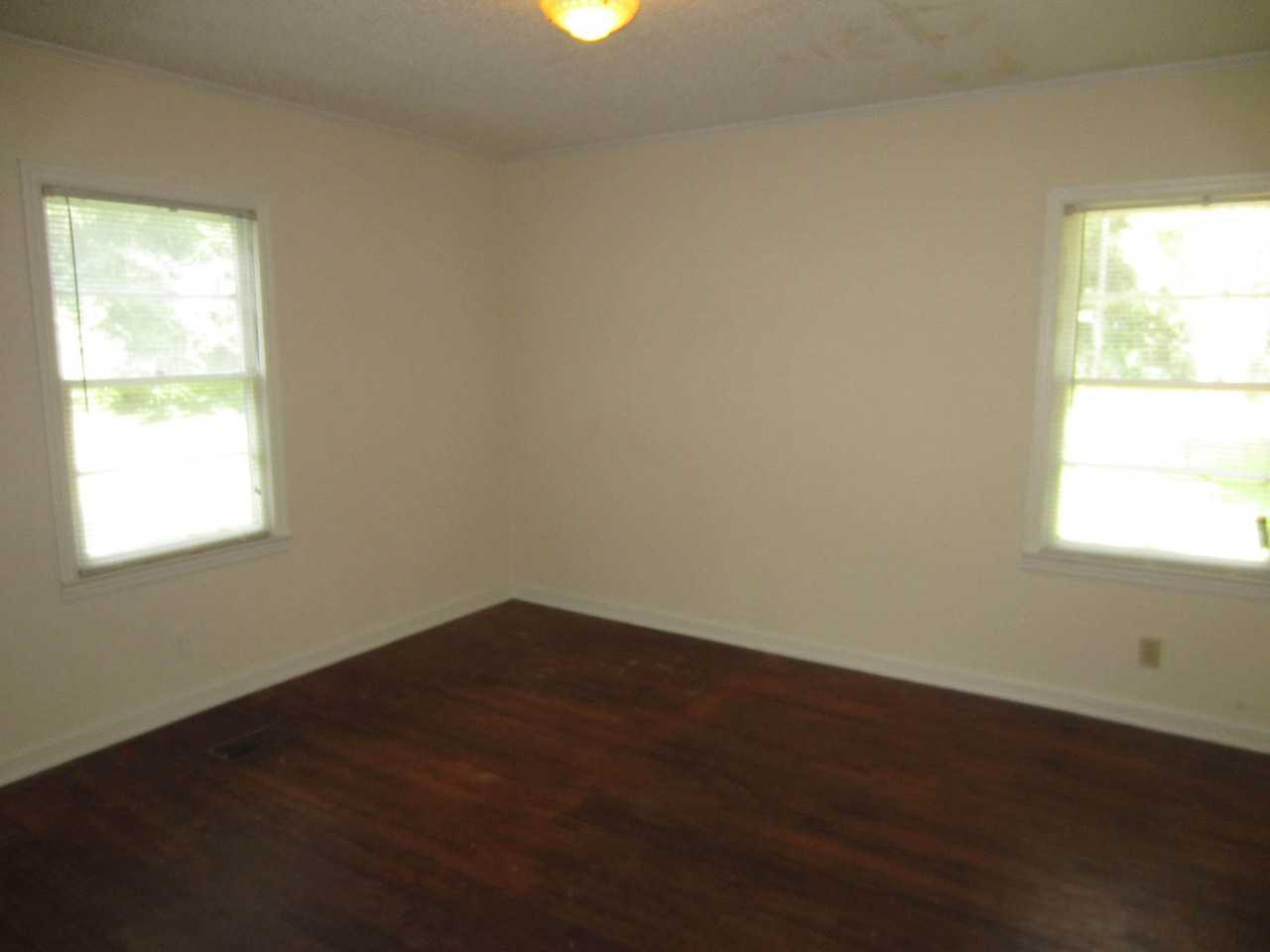 1508 Iola Dr - Photo 5 of 7