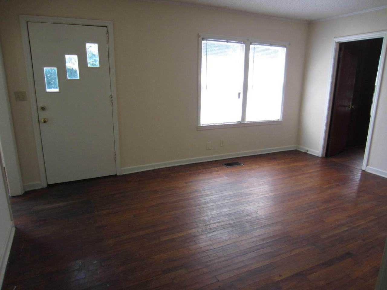 1508 Iola Dr - Photo 6 of 7