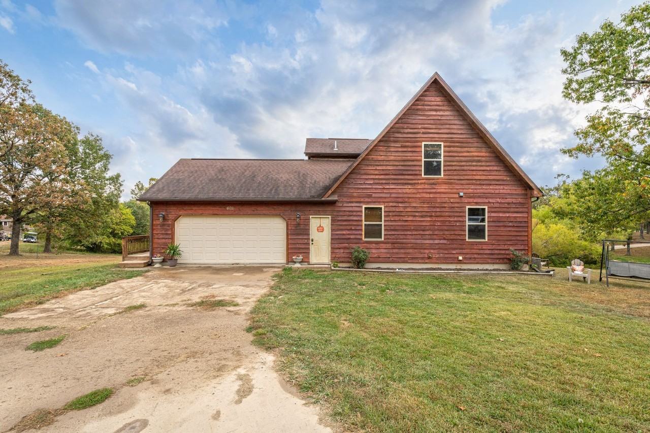 602 Katie Ln - Photo 2 of 46