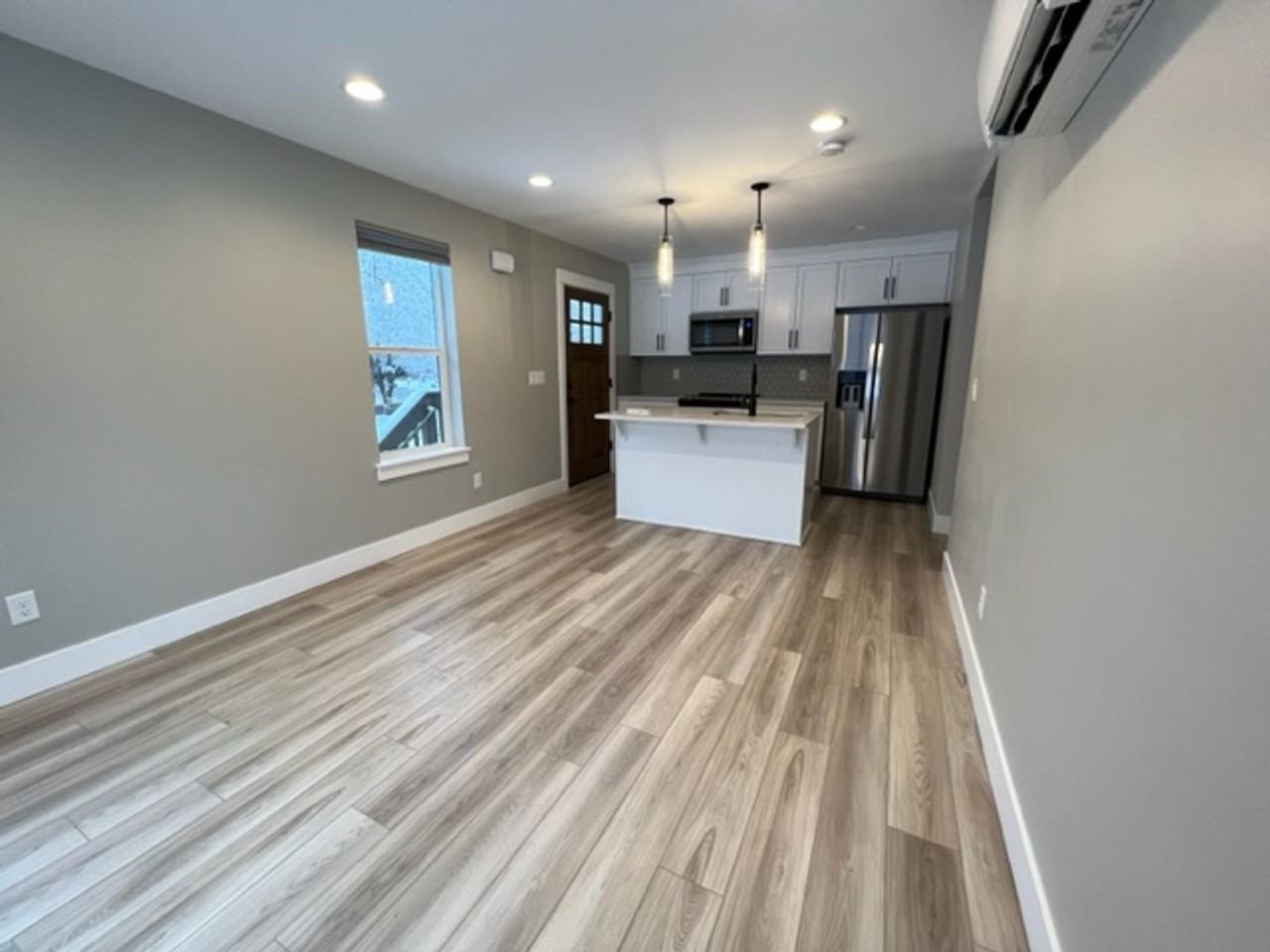 1385 Nw Ithaca Ave - Photo 2 of 9