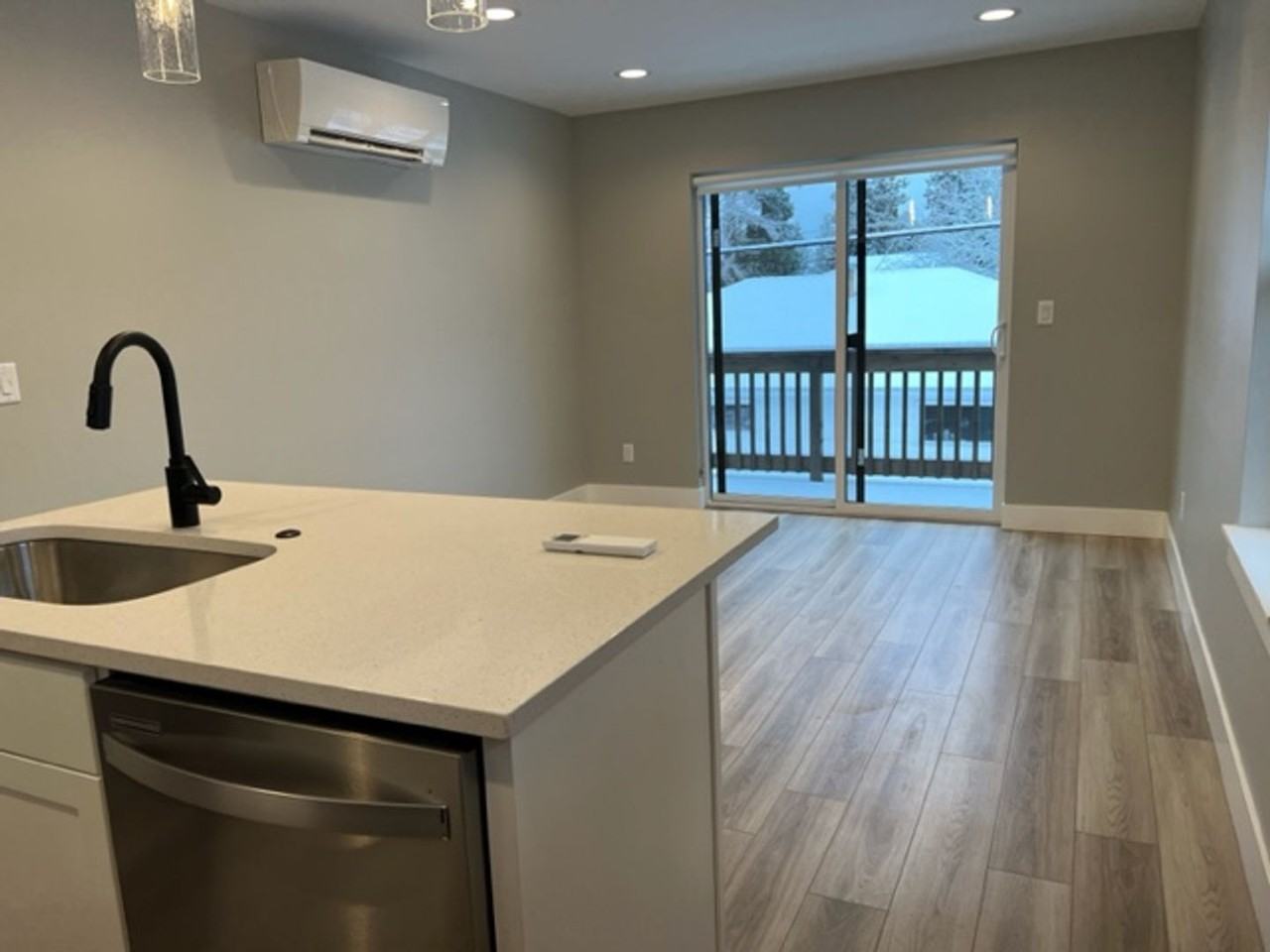 1385 Nw Ithaca Ave - Photo 4 of 9