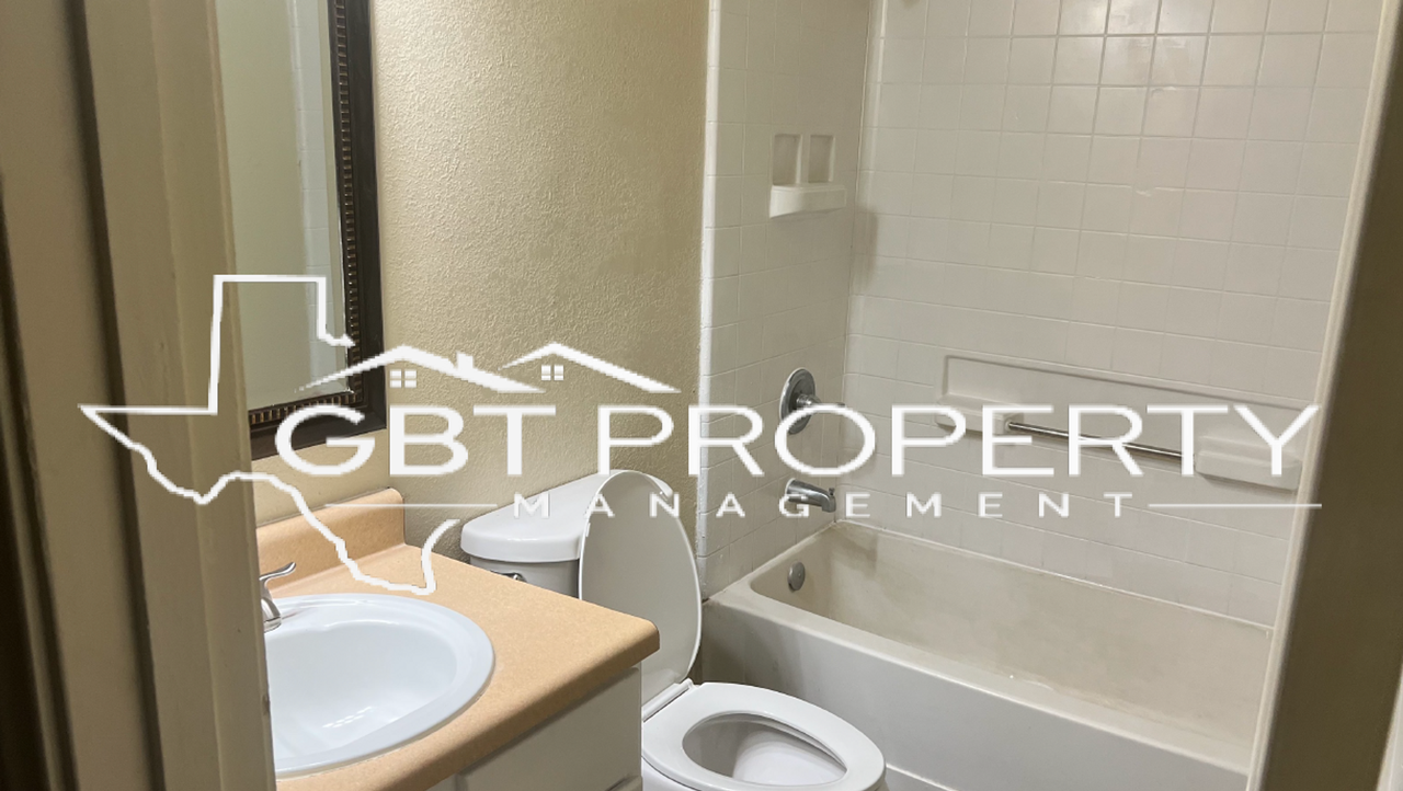 205 N Echols St - Photo 5 of 7