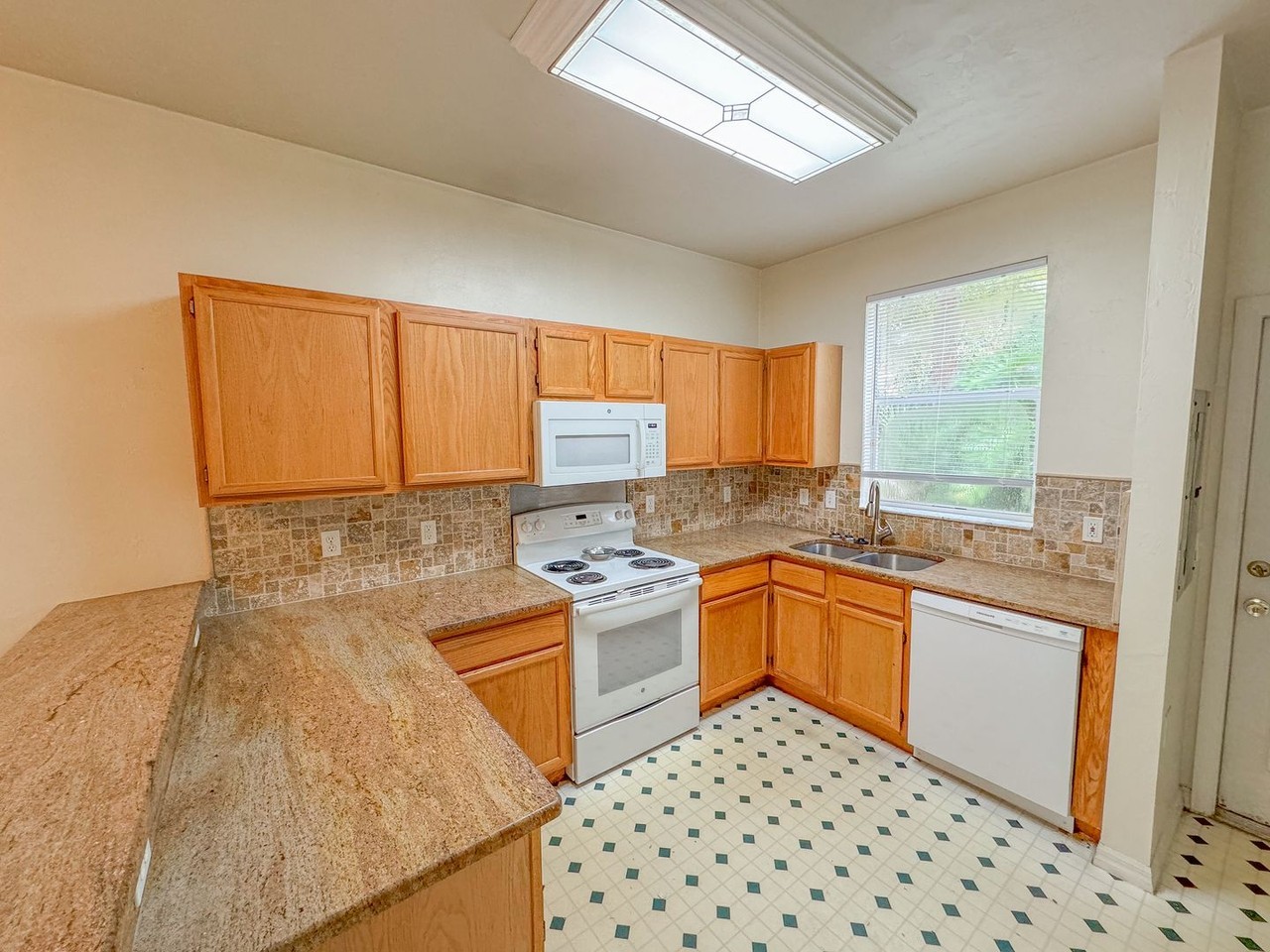 4415 Sw 34th St - Photo 6 of 22