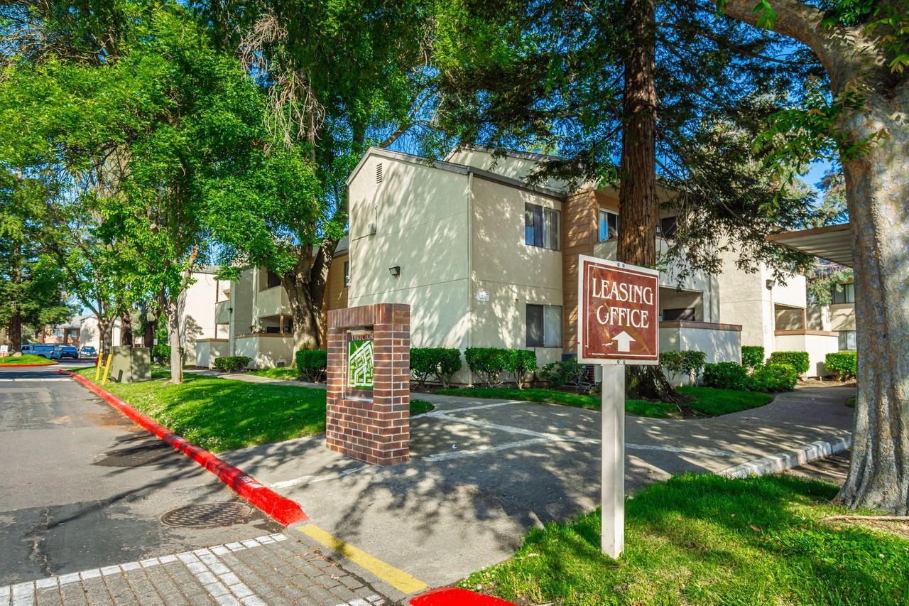 Carmel Pointe - Photo 3 of 50