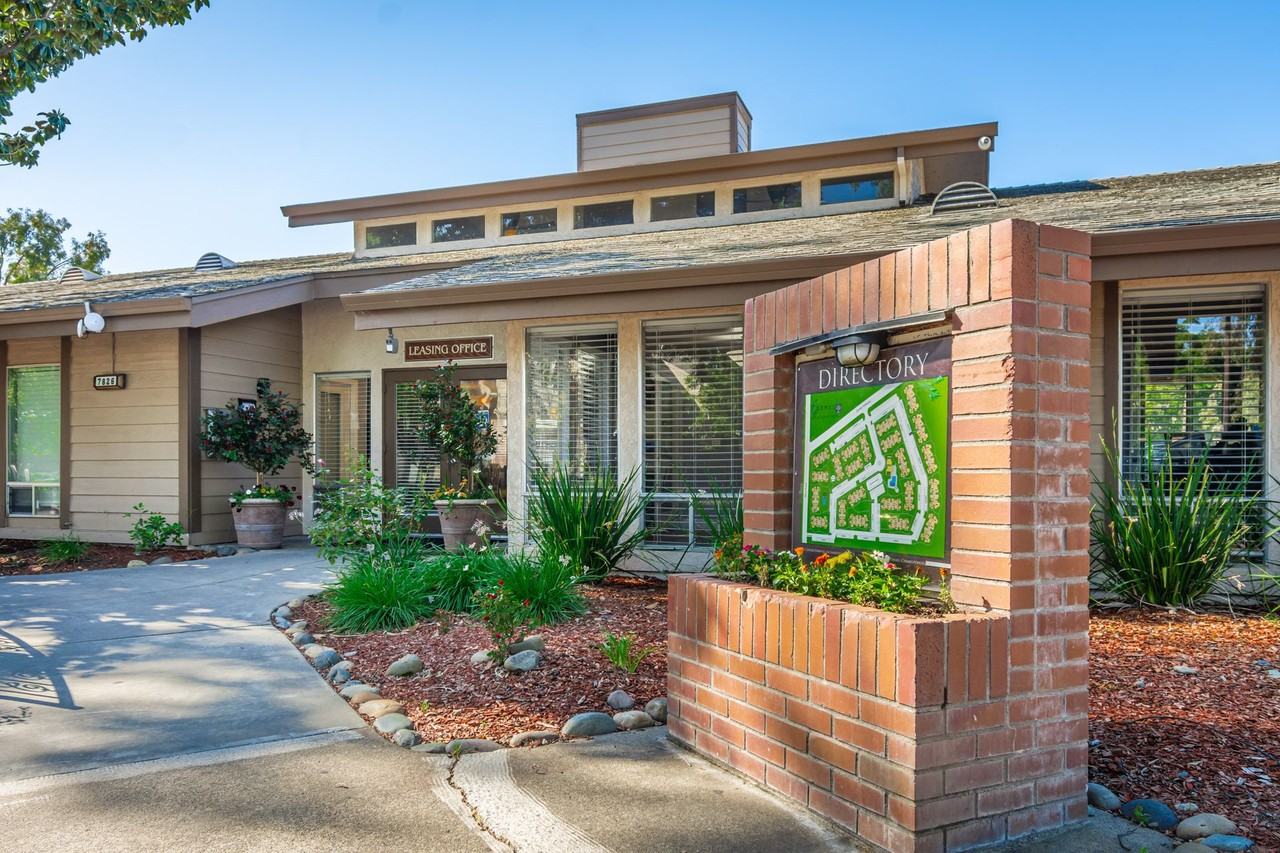 Carmel Pointe - Photo 5 of 50