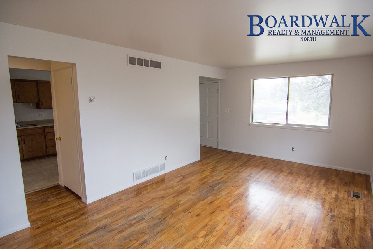 653 20th St #1 - Photo 2 of 8