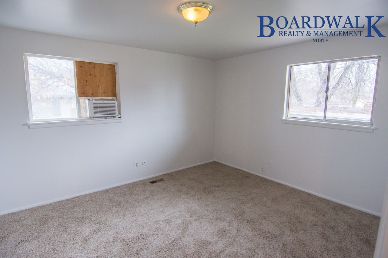 653 20th St #1 - Photo 4 of 8