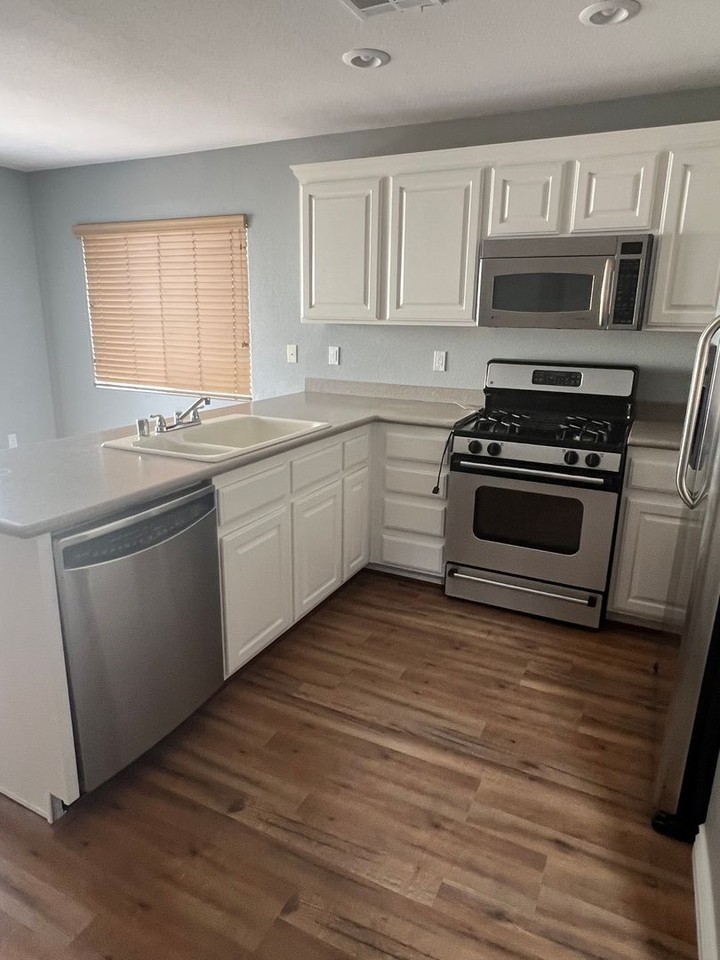 10364 Faustine Ave - Photo 5 of 30