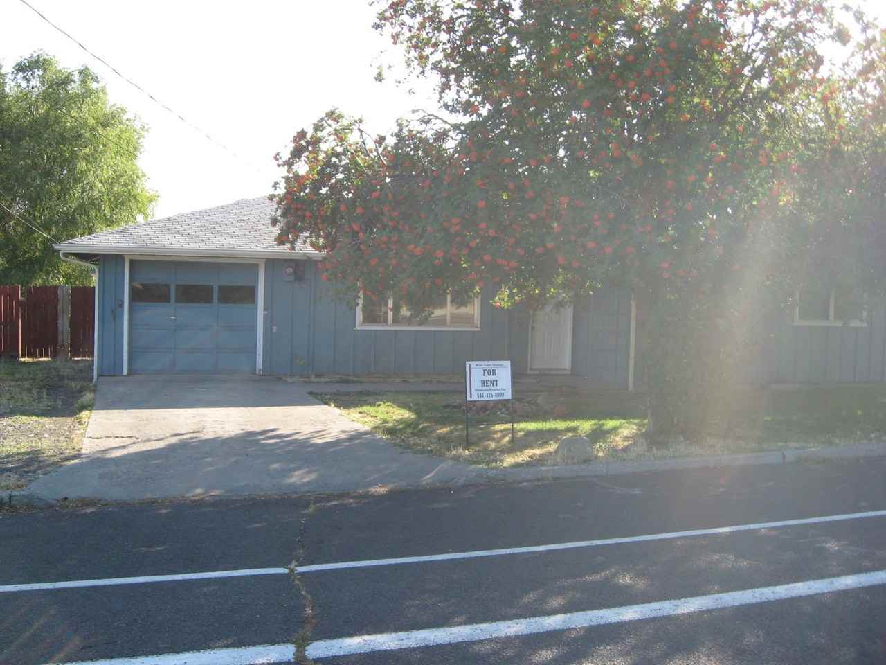563 Sw 2nd St - Photo 3 of 6