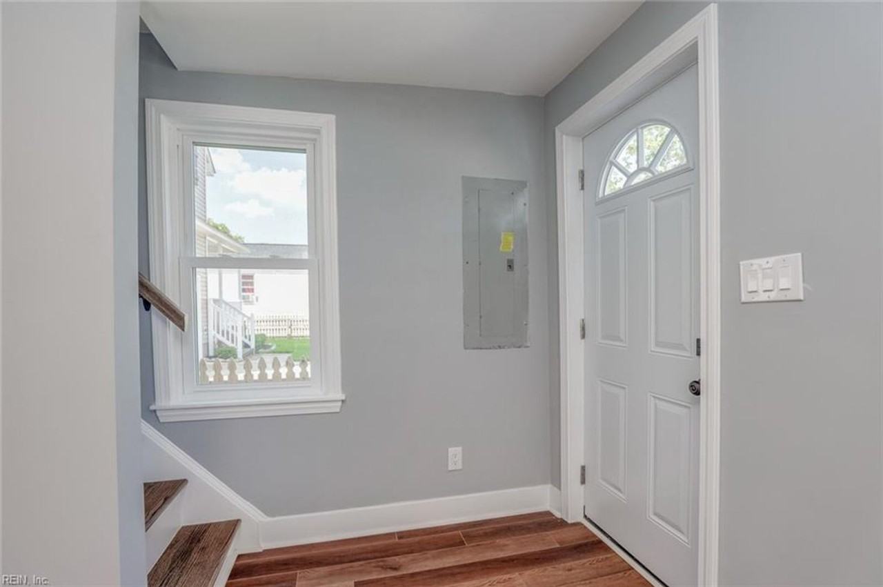 1317 Summit Ave - Photo 2 of 32