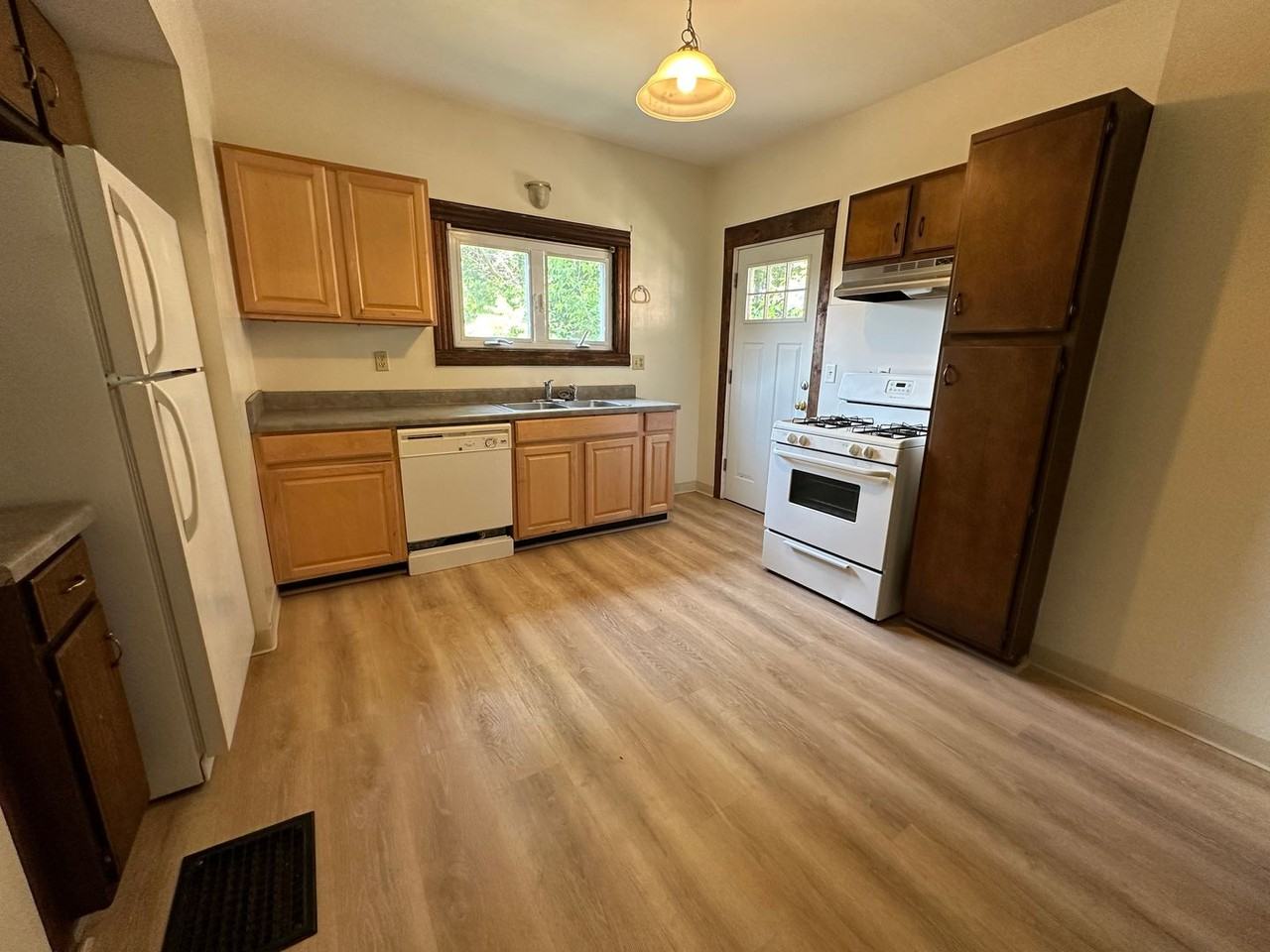 306 Eddy St - Photo 2 of 18