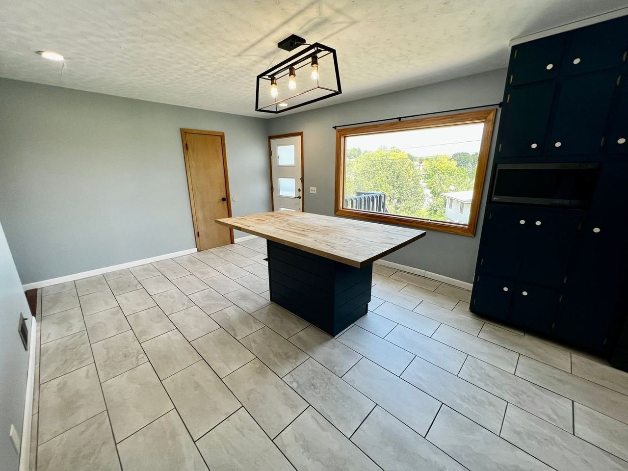 33 Susan Ln - Photo 5 of 20
