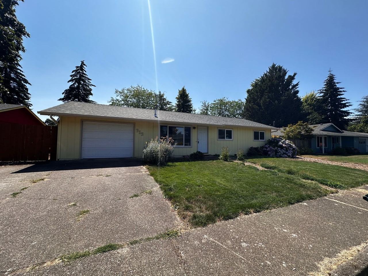 313 Catherine Ct W - Photo 2 of 11
