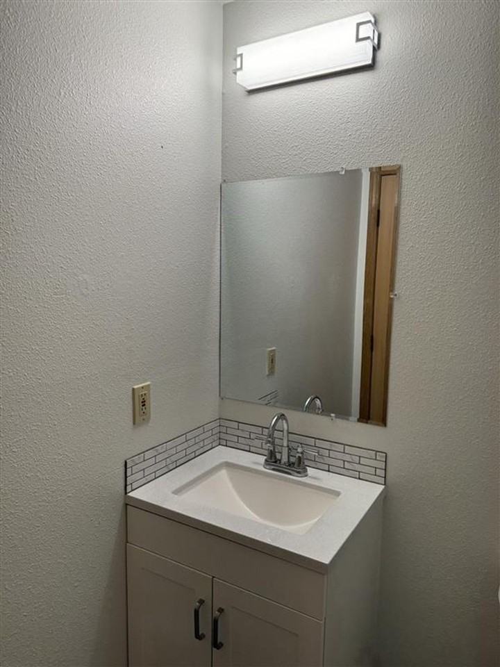 15219 9th Ave E - Photo 3 of 40